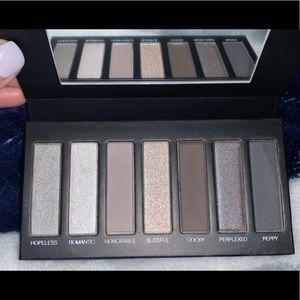 Younique Moodstruck Eyeshadow Pallet